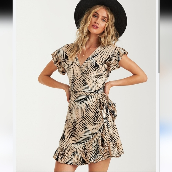 Billabong Wrap And Roll Wrap Dress Size M Neutral Tropical Palm Print Ruffle - Picture 1 of 8